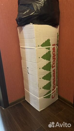 Елка и гирлянда