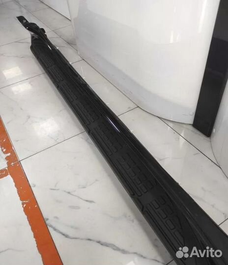 Боковые пороги Toyota