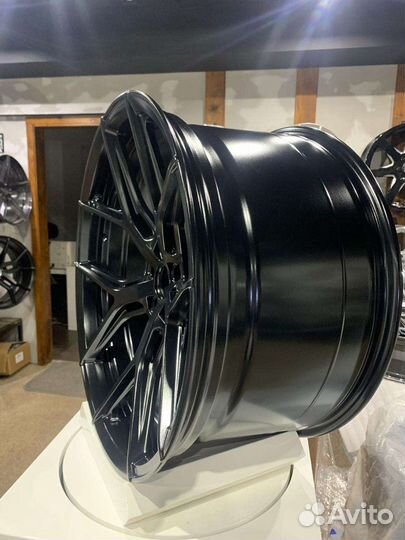 Шиномонтажник