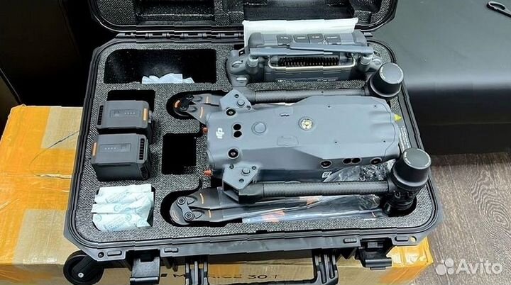 Квадрокоптер DJI Mavic 3 Pro