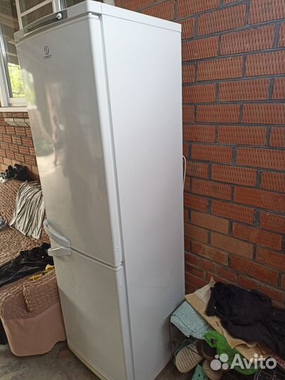 Холодильник indesit