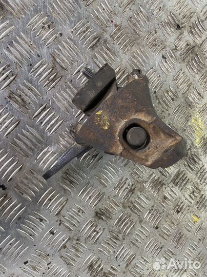 Опора двигателя Ford Mondeo 1 (1.6) 1993-1996