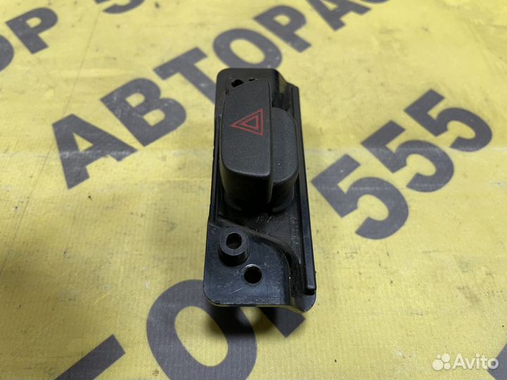 Кнопка аварийной сигнализации Ford Fiesta
