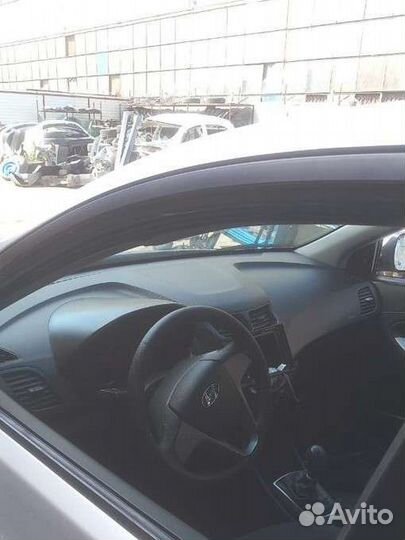 В разборе Hyundai Solaris 1 RB 1.4 МКПП 2015г