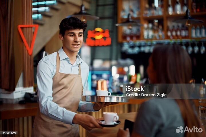 Помощники официанта раннеры