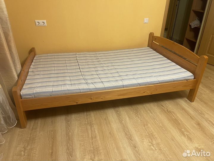 Кровать спальная