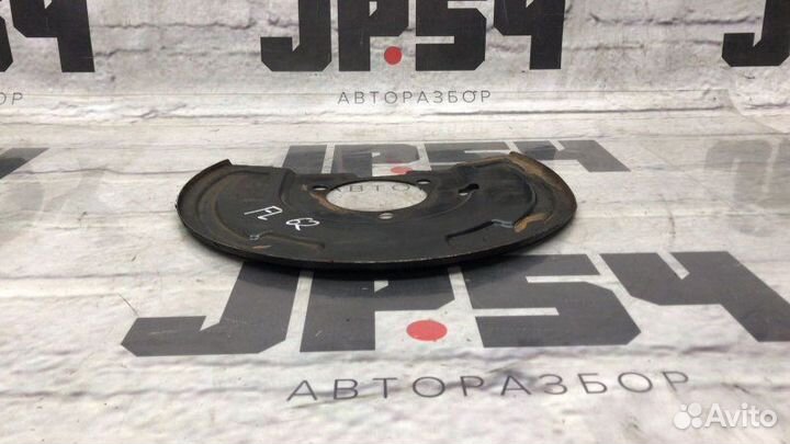 Щиток тормозного механизма передний левый Infiniti