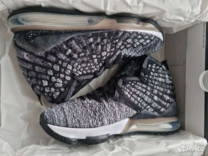 Nike lebron xvii Original