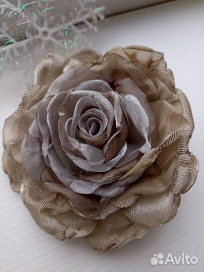 Брошь цветок из ткани