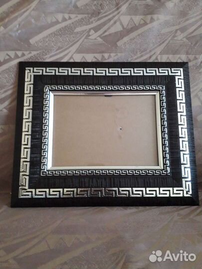 Новая рамка версаче на стену