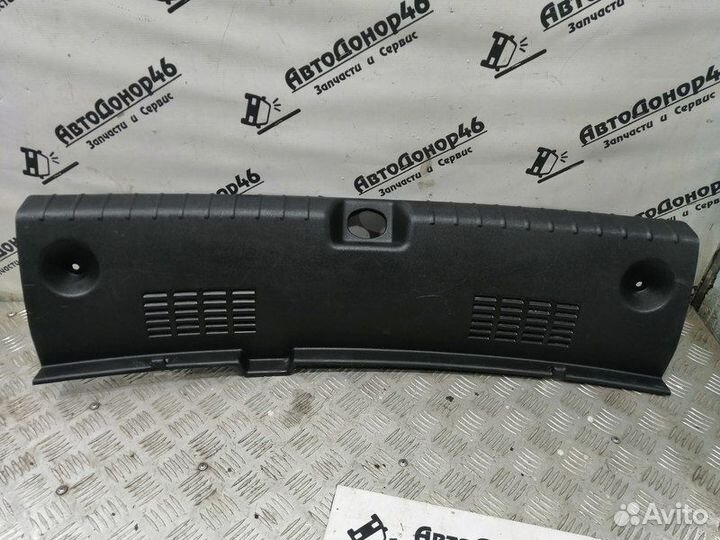 Обшивка задней панели багажника Kia Rio 4 седан