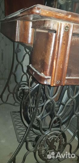 Швейная машинка зингер ножная