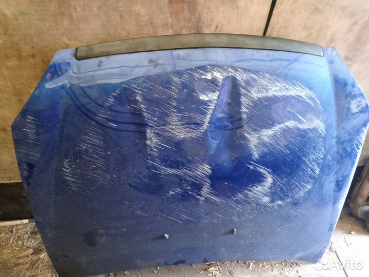 Капот на priora