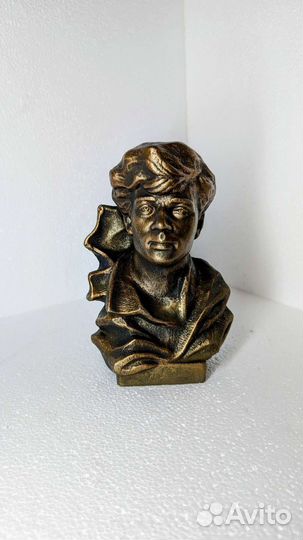 Бюст Есенин