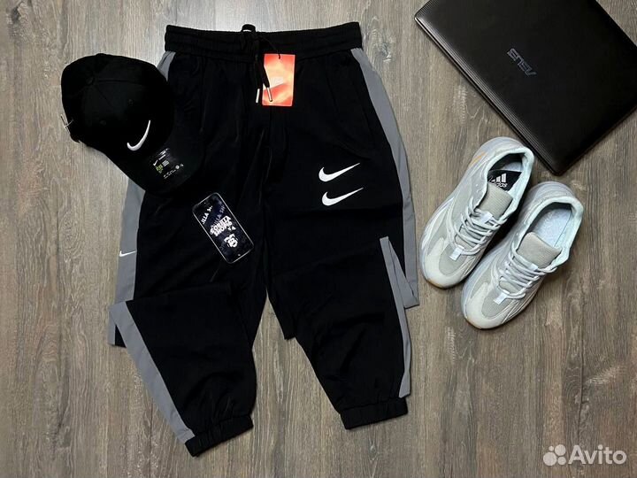 Спортивные штаны Nike Swoosh