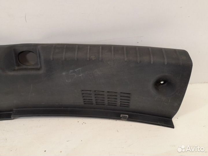 Накладка замка багажника Kia Rio 4 2017