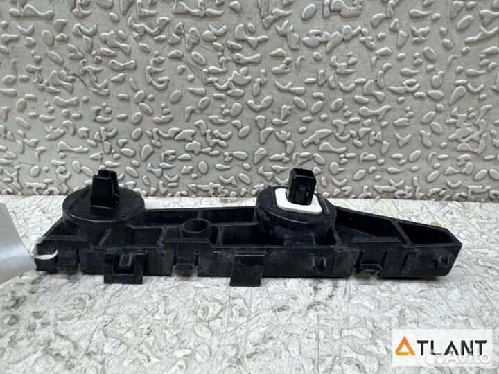 Крепеж бампера задняя левая nissan skyline