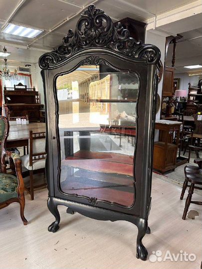 Антикварная витрина