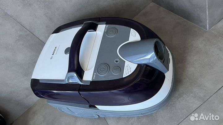 Моющий пылесос Bosch Serie 4, 1700 Вт
