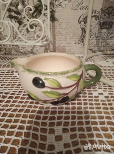 Фарфоровые молочники разные