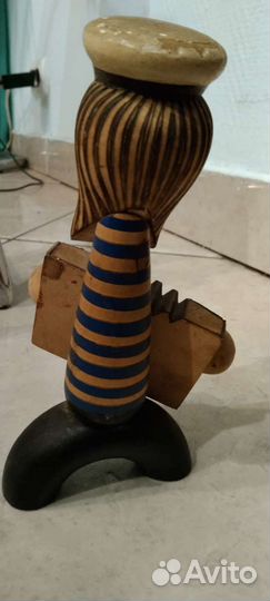 Статуэтка из дерева