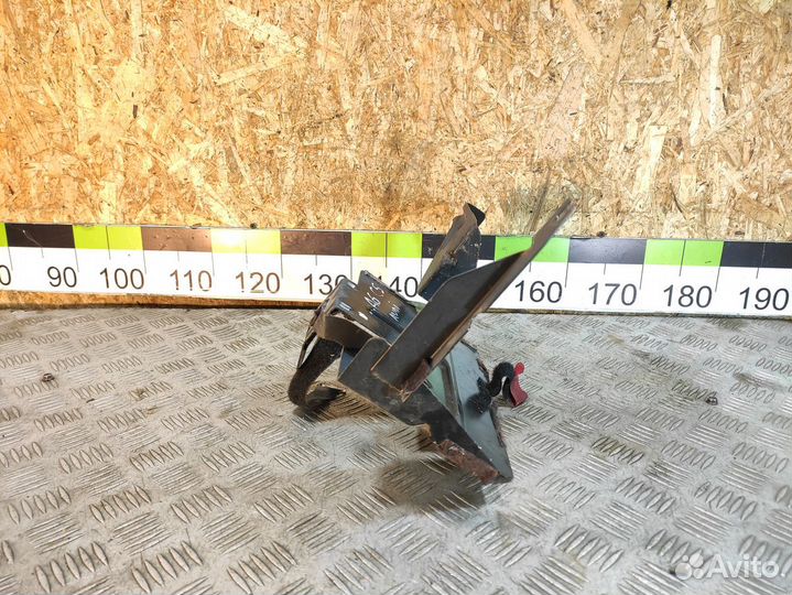 Крепление аккумулятора Audi A6 c5 C5