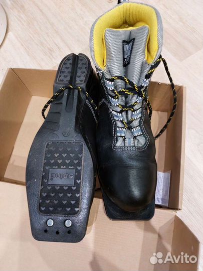 Лыжные ботинки