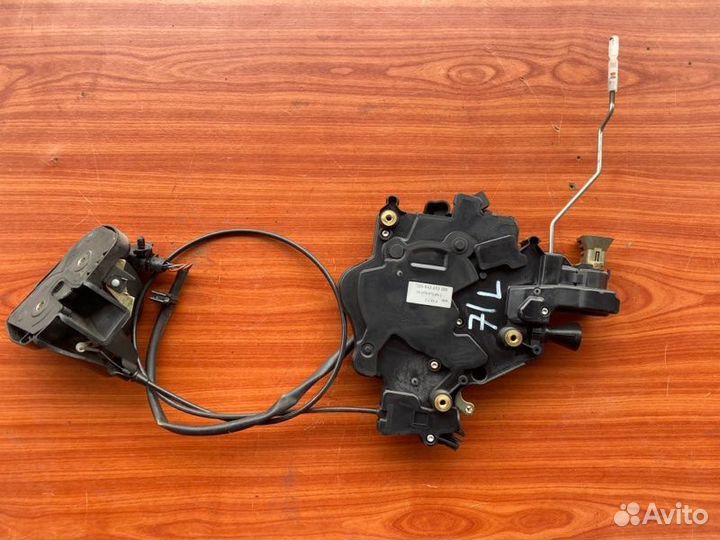 Замок сдвижной двери левый Vw Transporter T5 AXB