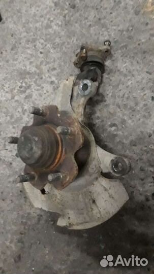 Кулак поворотный nissan vanette sk82tn