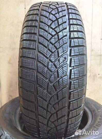 Goodyear UltraGrip 215/60 R16