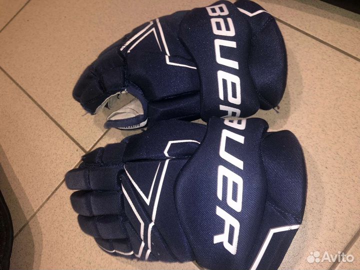 Хоккейные шорты, нагрудник, краги