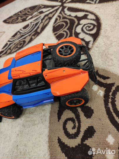 Машинка на пульте управления