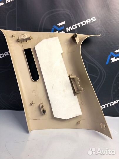 Обшивка салона левая Lincoln Navigator U228 5.4