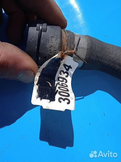 Шланг сдвоенн.патрубок-водяной клапан BMW 3-серия