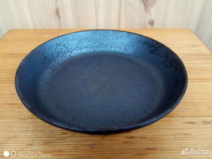 Сковороды и казан чугунные