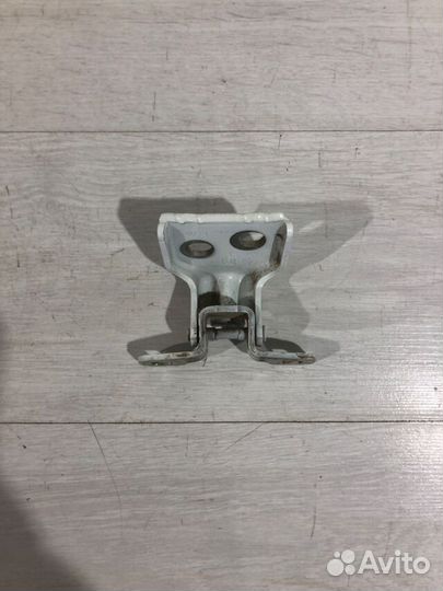 Петля двери зад право renault logan 2 1.6 мт седан