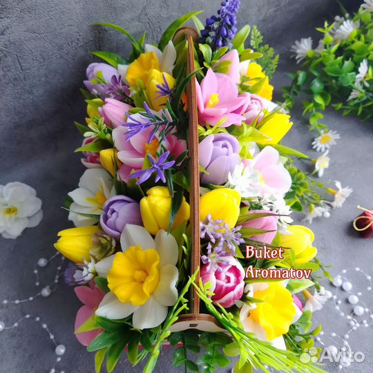 Букет с тюльпанами и нарциссами