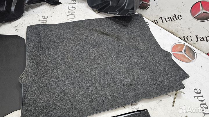 Обшивка багажника на Mercedes-Benz W123