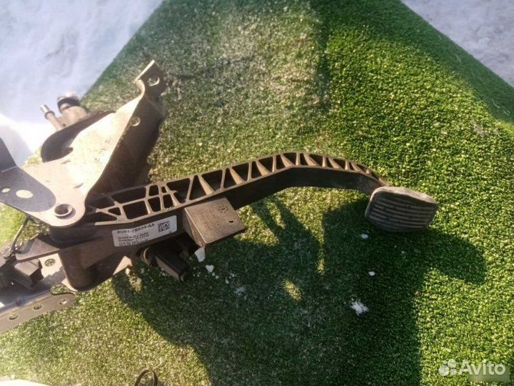 Педаль сцепления Ford Focus 3 2012