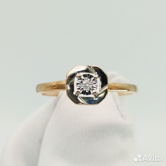 Золотое кольцо с бриллиантом 17р