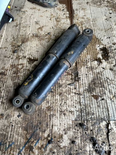 Задние амортизаторы Hyundai Solaris 1