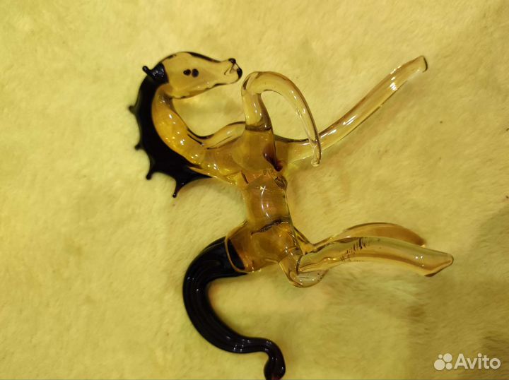 Фигурка лошади из стекла