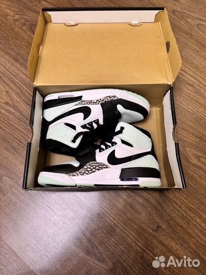 Nike air jordan legacy 312 igloo