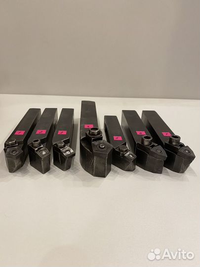 Резцы токарные со сменными пластинами