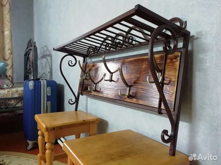 Вешалка в прихожую