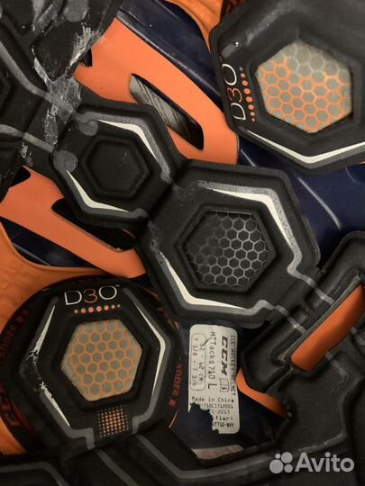 Хоккейный шлем