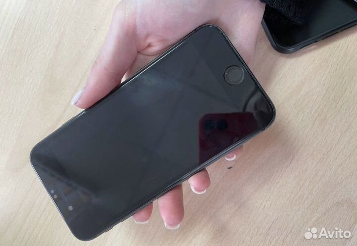 iPhone 8, 64 ГБ