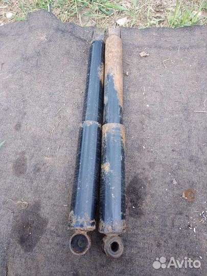 Амортизатор задний Nissan NP 300