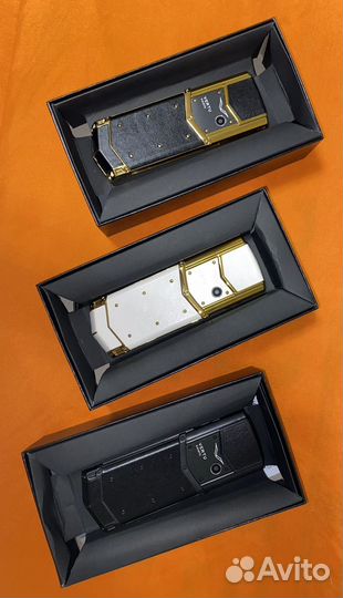 Vertu SIGNATURE V STAINLESS STEEL BLACK LEATHER, 3/32 ГБ
