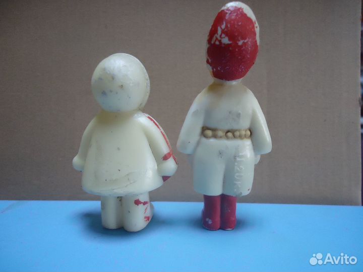 2-е Советские фигурки из колкого пластика